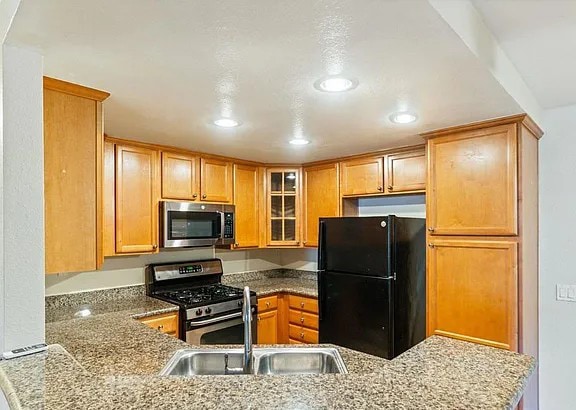 Building Photo - 1 Bedroom Gem in Carmel Valleys Top Notch ...