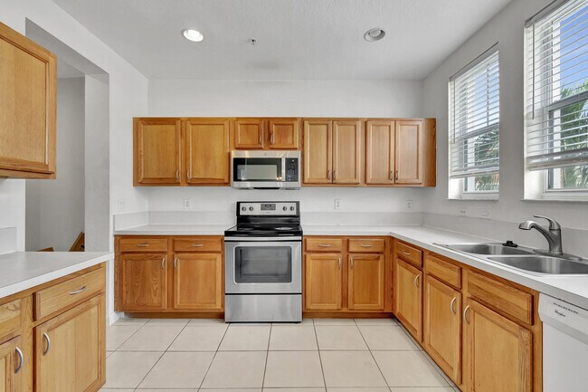 Building Photo - 770 Millbrae Ct