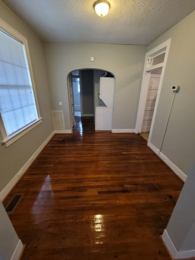 Building Photo - 202 South Harden Street