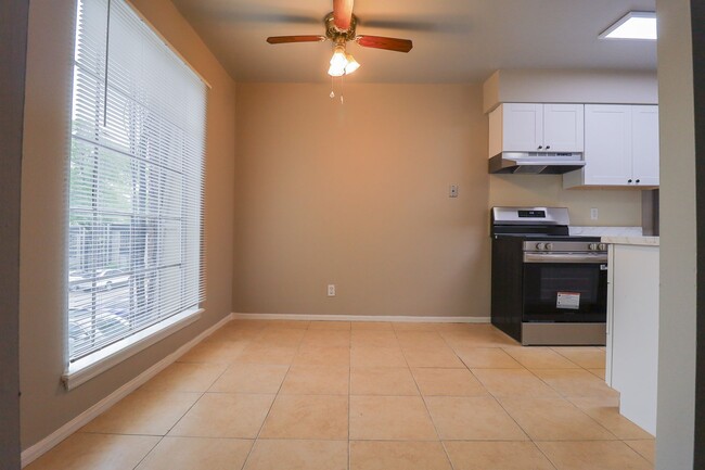 Building Photo - 2 Bed / 2 Bath Condo in Central Tulsa!