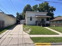 Building Photo - Large 4-Bedroom, 3-Bathroom House