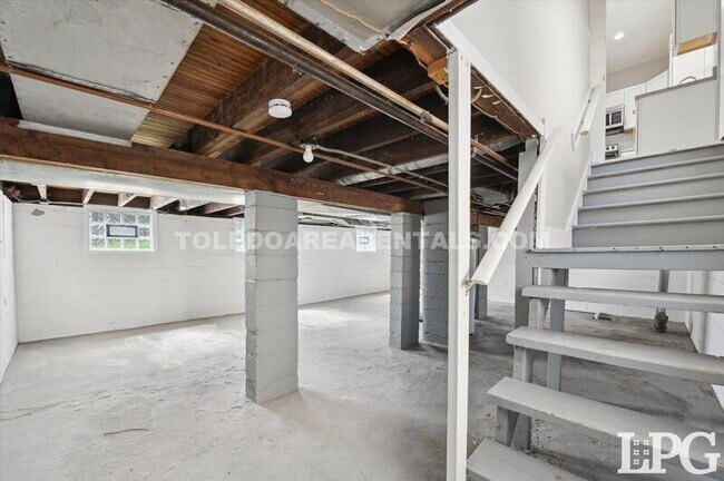 Building Photo - 630 Colima Dr