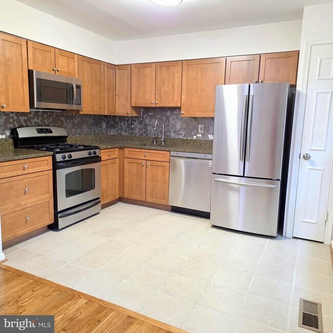 Building Photo - 10617 Pine Haven Terrace