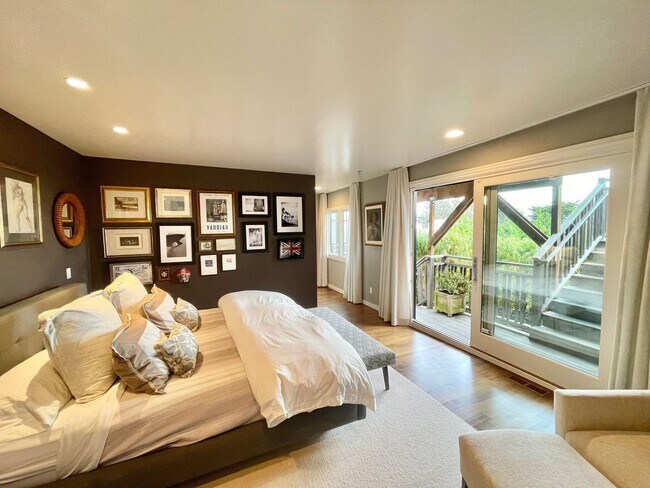Building Photo - 3BR/2.5BA INCOMPARABLE Views!!! Prime Corona Heights Residence! 2 car parking and laundry! PROGRE...