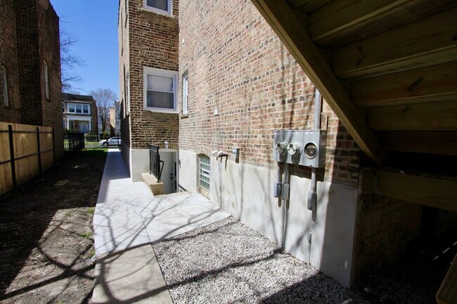 Building Photo - 7413 S Princeton Ave