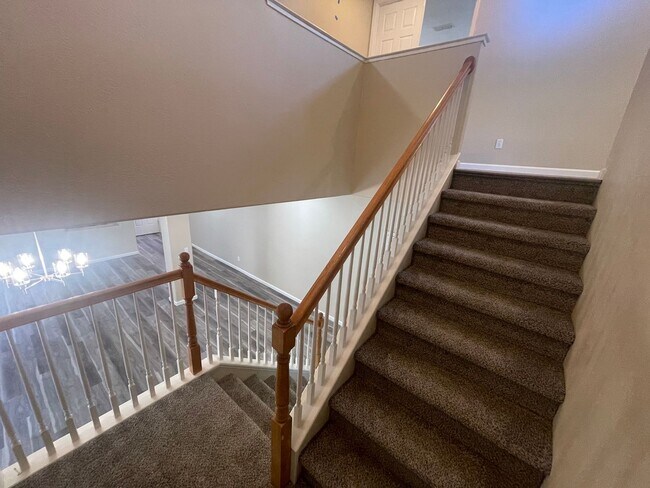Building Photo - Beautiful 4 Bedroom Close to Downtown Brentwood!