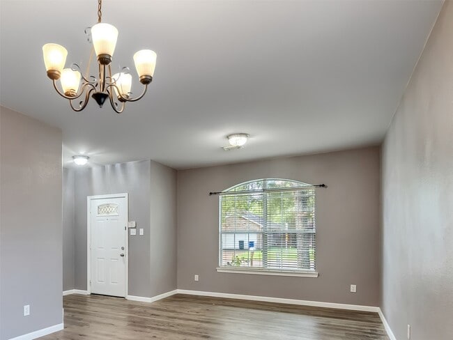 Building Photo - 1906 Cameo Ct