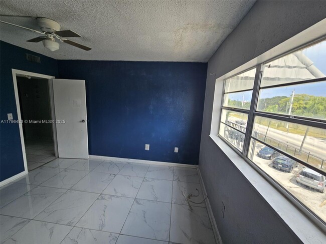 Building Photo - 5100 SW 41st St