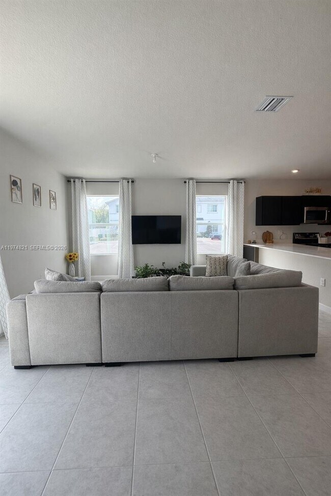 Building Photo - 1081 NW 5th St