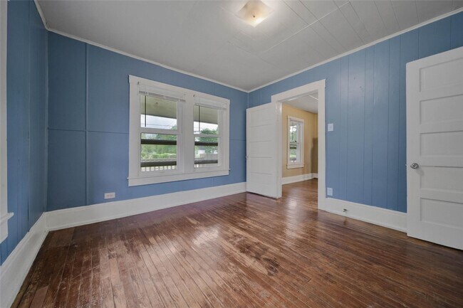 Building Photo - 3301 Dennis St