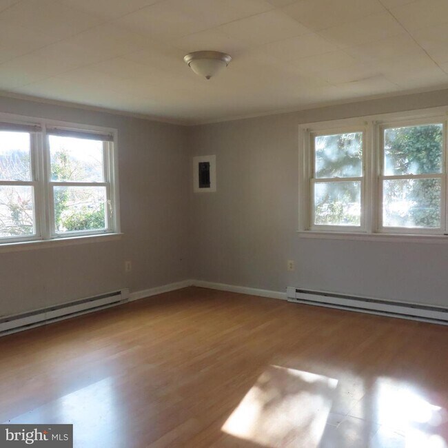 Building Photo - 11601 Buchanan Trail E