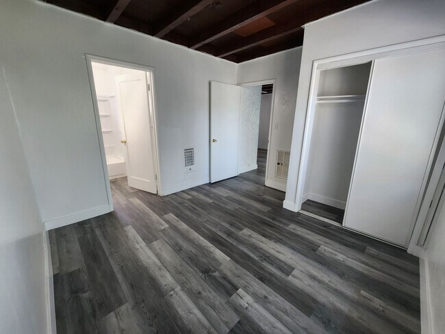 Building Photo - 432 N 15th St