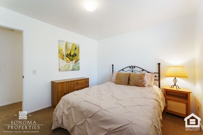 Building Photo - Beautifully Maintained Duplex in Glen Ellen