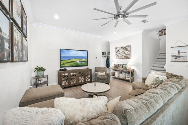 Building Photo - 995 Airport Rd