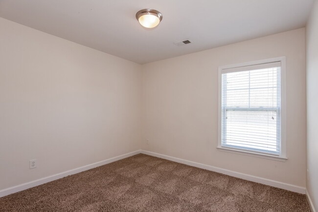 Building Photo - 13944 Mallard Lake Rd