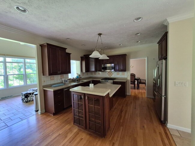 Building Photo - 7224 Moss Creek Cir