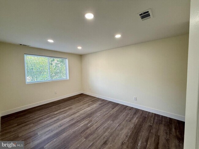 Building Photo - 8030 Ditman St