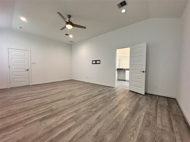 Building Photo - 2314 Cool Grns St