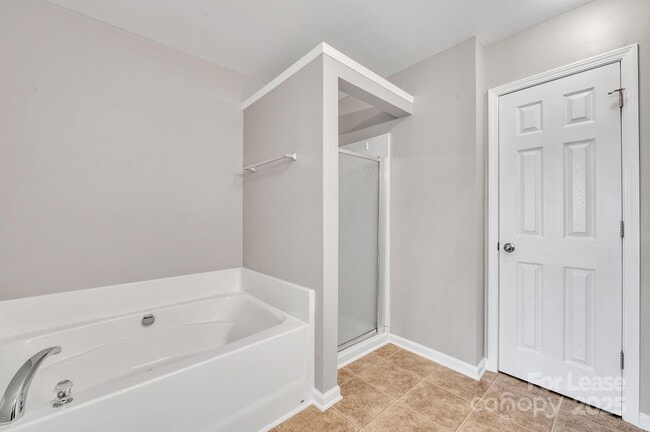 Building Photo - 1915 Travertine Ln