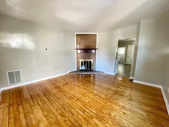 Building Photo - West Columbia-Offering Self Guided Tour with RENTLY!