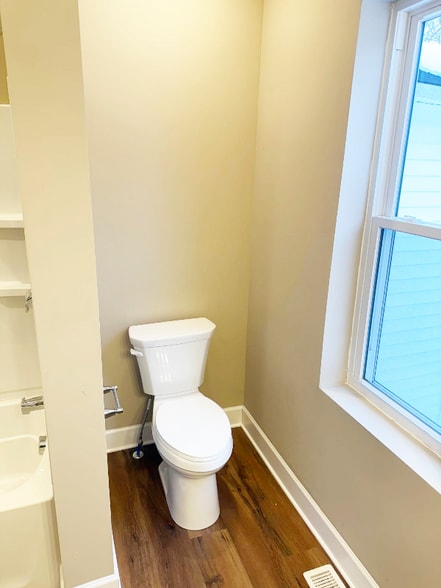 Building Photo - 2743 W Church St