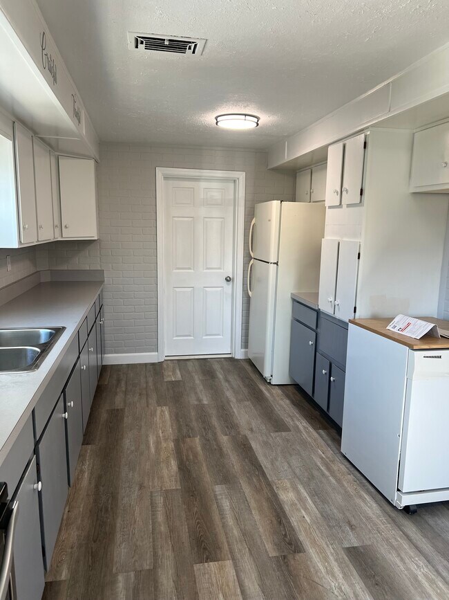 Building Photo - 1525 Trebein Rd