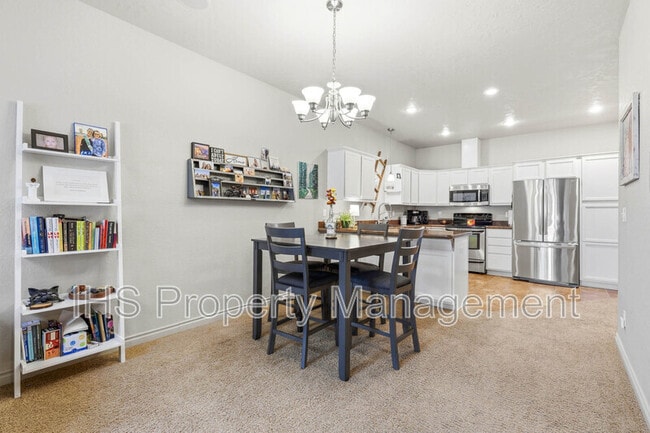 Building Photo - 9417 Vincenzo Dr