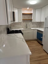 Building Photo - 5 Lancelot Ct