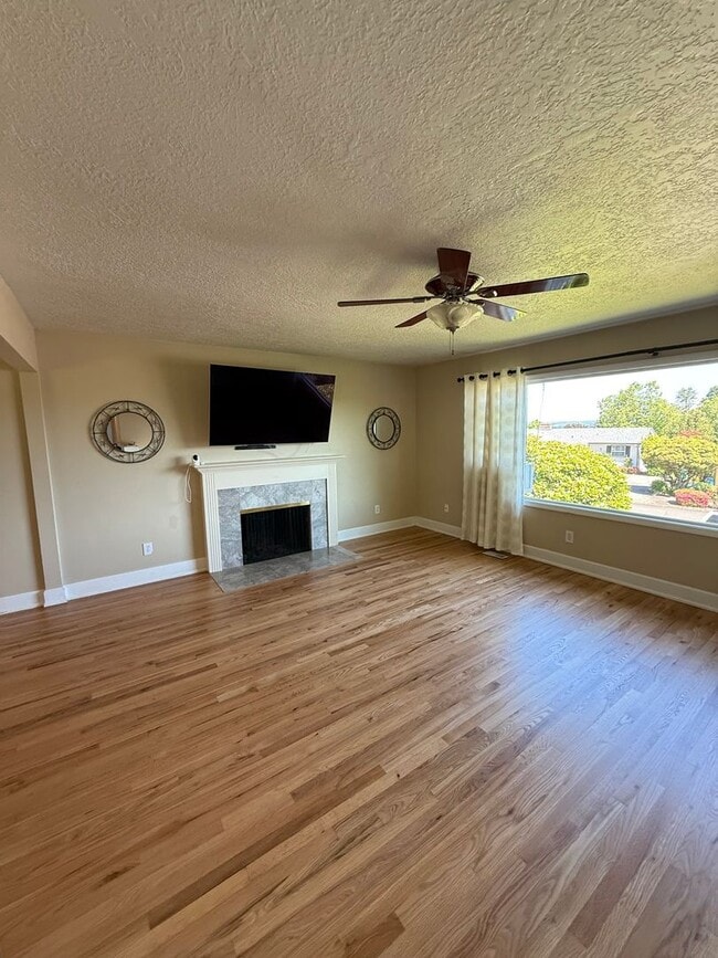Building Photo - Entertainer’s Dream in NE Portland – Fully...