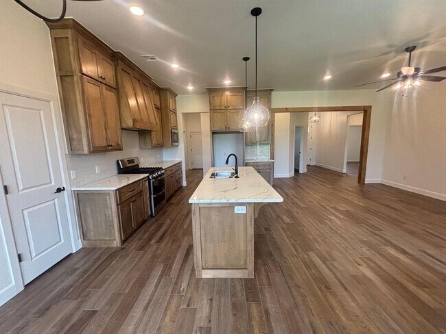 Building Photo - 1900 Inglenook Dr