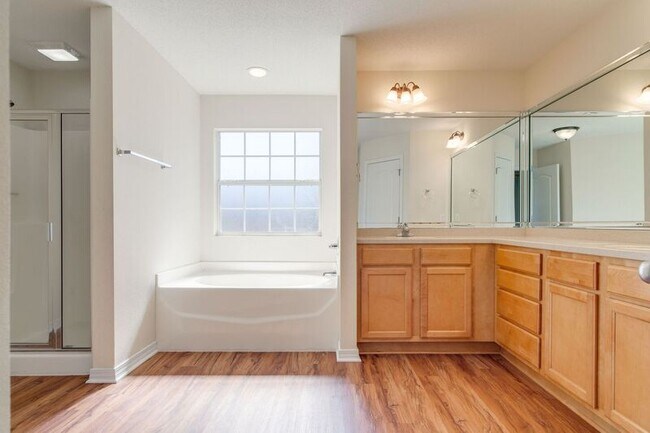 Building Photo - 5851 Chi Chi Cir