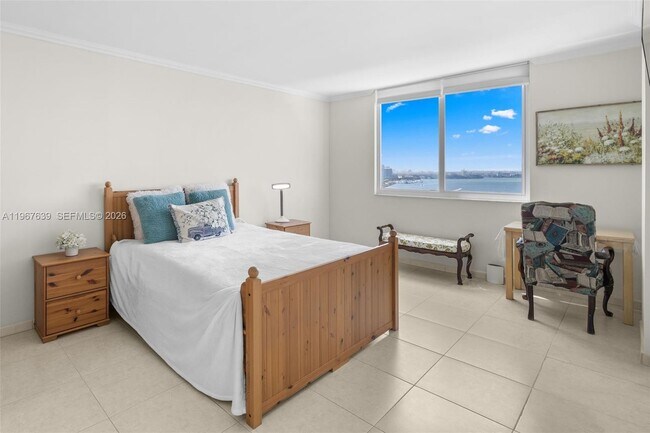 Building Photo - 300 Bayview Dr