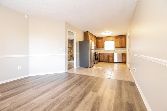 Building Photo - 121 Saratoga Dr