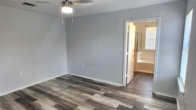 Building Photo - 12805 Sky Harbor Dr