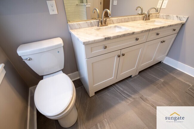 Building Photo - 1125 S Clinton St