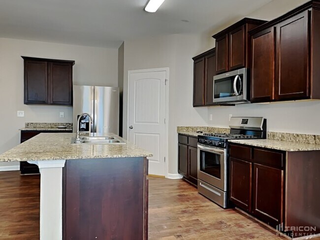 Building Photo - 307 Heritage Club Cir