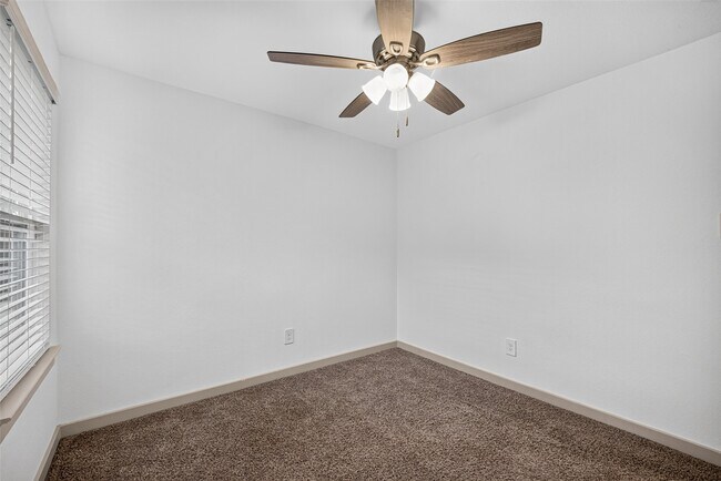 Building Photo - 711 Boer Plns Dr