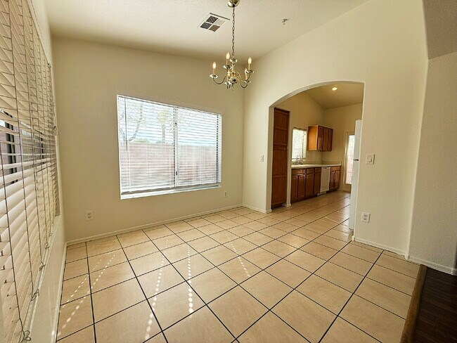 Building Photo - Stylish 1-story 1,301 Sq. Ft. House in Inv...