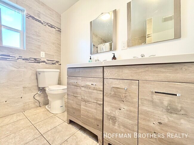 Building Photo - 2422 Venice Blvd.