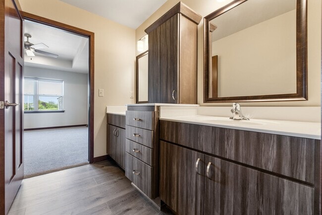 Building Photo - 3 Bedroom / 2.5 Bathroom / Townhome