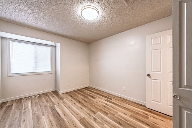 Building Photo - 1419 Anita St