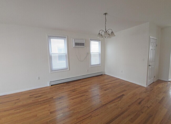 Building Photo - 46-48-48 Washington Pkwy