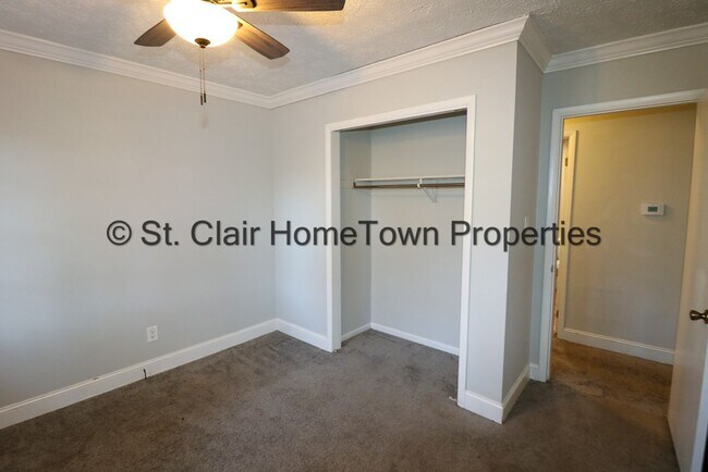 Building Photo - One level Home Close to Town