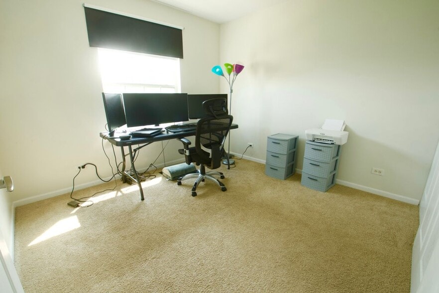 Building Photo - 3128 Valley Falls St