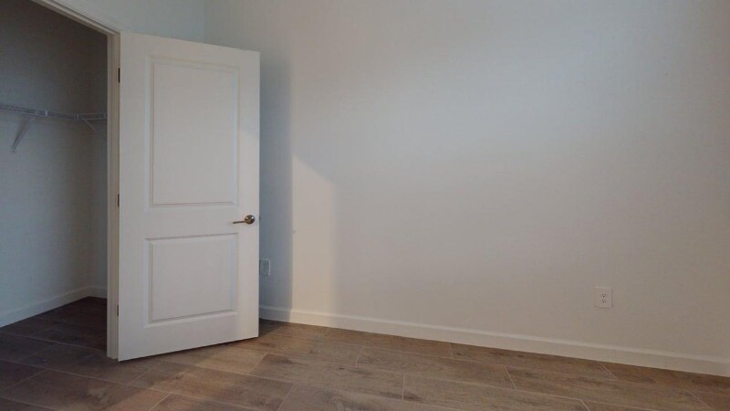 Building Photo - 7949 Lakes Edge Ln