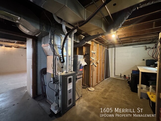 Building Photo - 1605 Merrill St