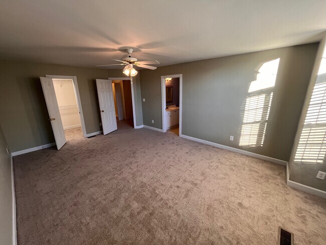 Building Photo - 118 Grande Meadow Way