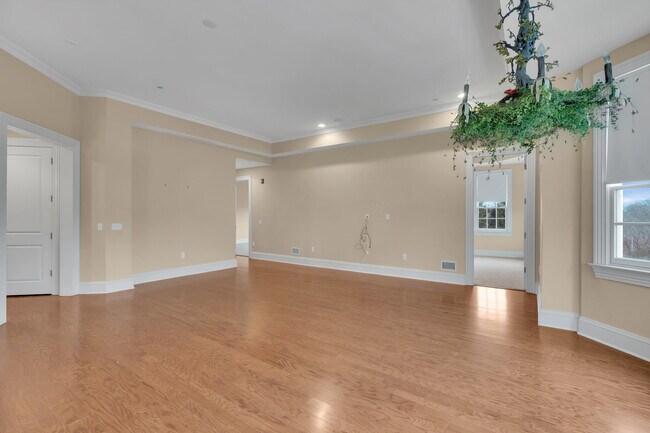 Building Photo - 1021 Oval Rd