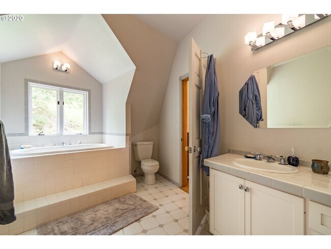 Building Photo - 1/2 month free with 1 year lease!