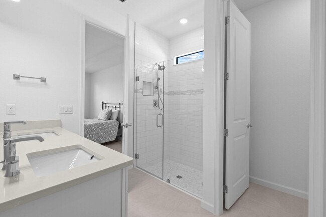 Building Photo - 758 SE Courances Dr